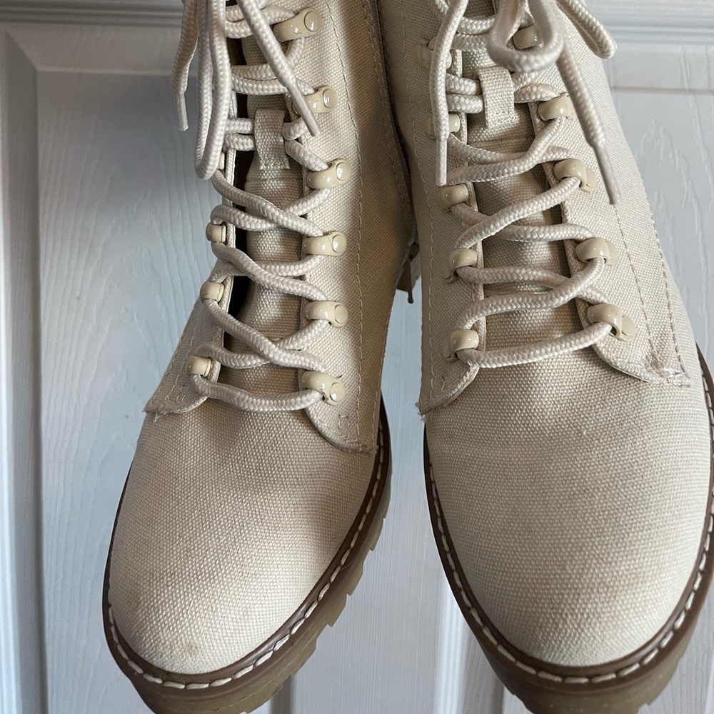 Combat boots